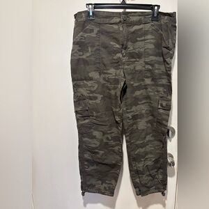 Sanctuary Women’s Green Camouflage Cargo Capris
